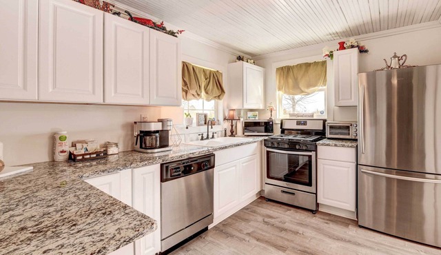 Charming 'Southern Sage Farmhouse' in Denton!