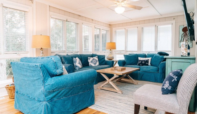 Charming Wild Dunes Cottage with free golf cart