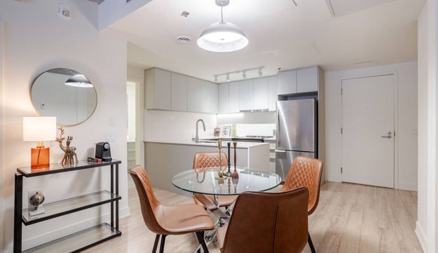 Chic Old Port Stay | Pool, Gym & Parking