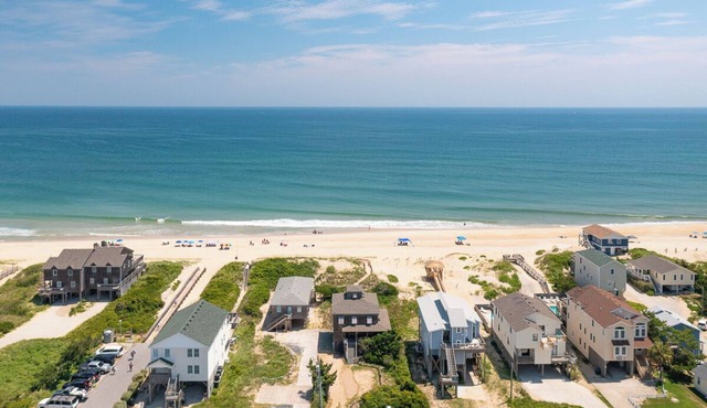 Classic oceanfront cottage with incredible crow's nest views!