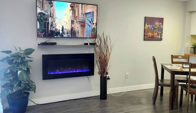 Clean and Bright One Bedroom Condo in Great Location! #412 Checkmate