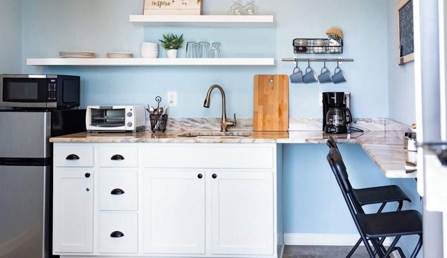 Clean & Serene Studio - easy on/off interstate
