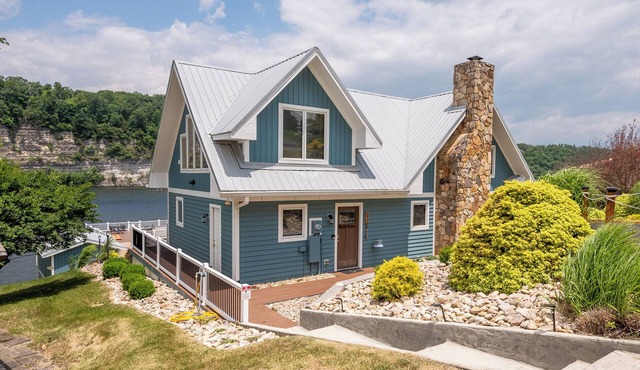 Cliffview Lakefront Retreat! Huge Dock, Floating Dock, Fire Pit, Multiple Patios