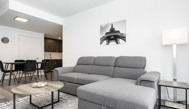 Close to UM + South Winnipeg + Bright 2 Bdr +Free Parking (103-30 UC)