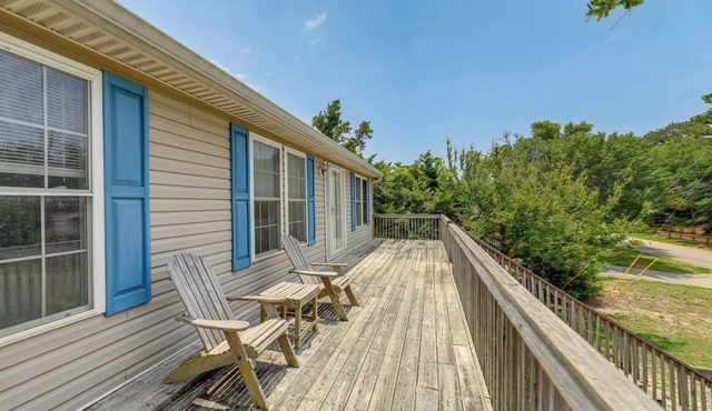 Coastal Emerald Isle Retreat w/Deck & Grill!