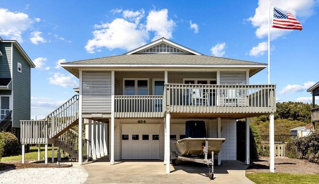 Coastal Retreat with Ocean Views and Spacious Deck in Atlantic Beach, North Carolina