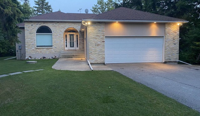 Comfortable and Convenient 5 Bedroom Lake House