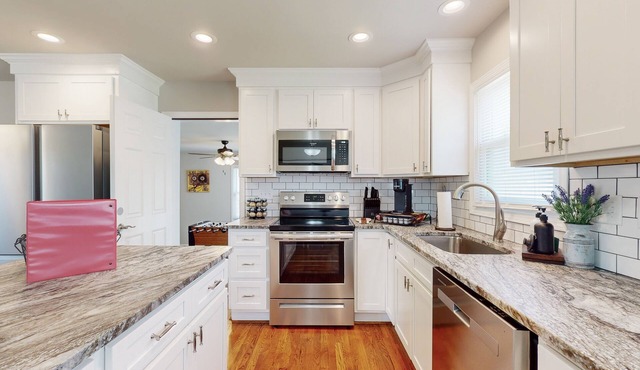Comfortable home with large yard, AC, WD, 45 min to Clemson, shopping, dining