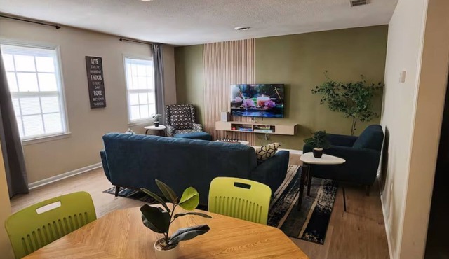 Convenient 2BR, Fast Wi-Fi + Full Kitchen