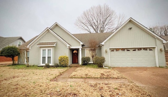 Cordova! Modern 3BR, Hot tub&bbq