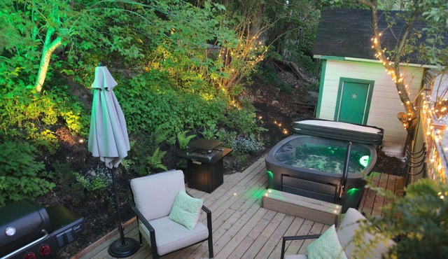Cosy apartment near beach with private hot tub, BBQ and patio