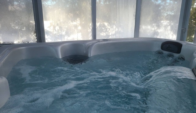 Cottage on the lake: spa, sauna and private beach