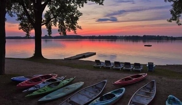 Cottage retreat in "The County" near top-notch wineries and sandy beaches!