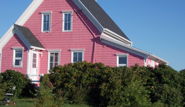 Country house on large estate near beach & restaurants