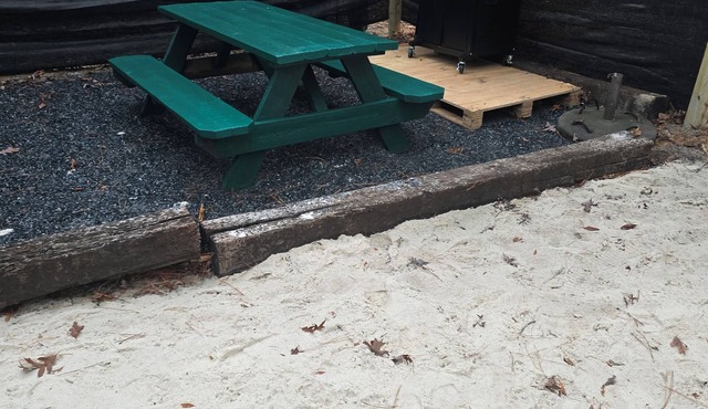 Cozy 2-bedroom campground in lovely Columbia with WiFi, AC