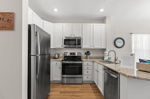 Cozy 2BR Turnberry Villa Pool and Tennis