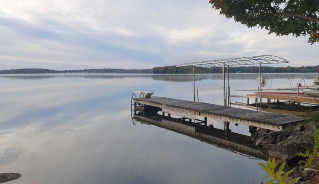 Cozy 3-Bedroom cottage on lake Eugenia. Great Skiing/Hiking spots