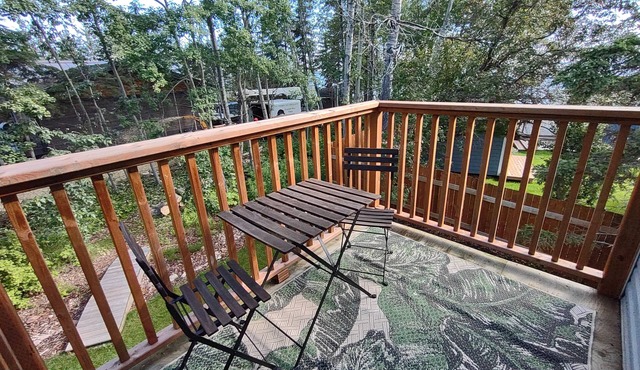 Cozy 3 bedroom house with lake access. SW side of Pigeon Lake in Poplar Bay