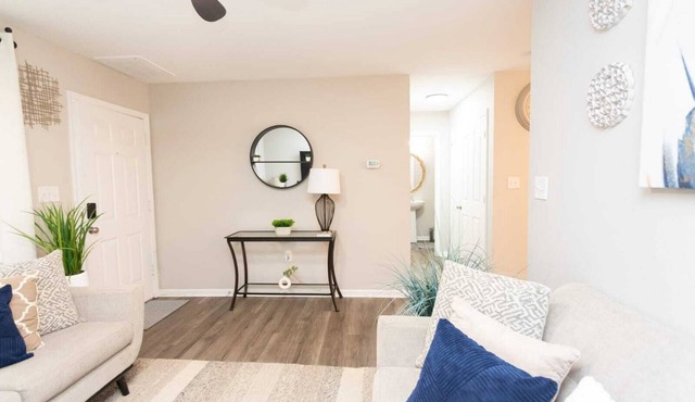 Cozy 3-bedroom house in charming Charlotte with backyard. 10 mins from uptown