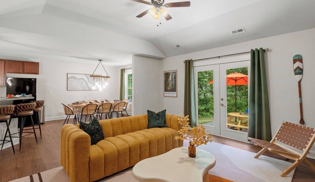 Cozy 3BD w/Backyard BBQ & Patio - 15 Mins Downtown