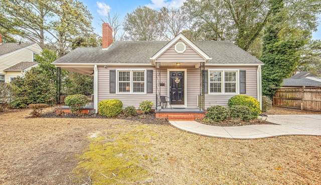 Cozy 3BR Home w/Porch Near Downtown Fayetteville