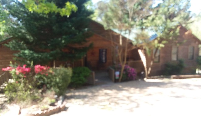Cozy 4-bedroom cabin with AC, fitness room, WiFi in fantastic Modoc