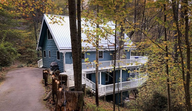 Cozy A Frame Cottage above Lake Glenville - Pet Friendly