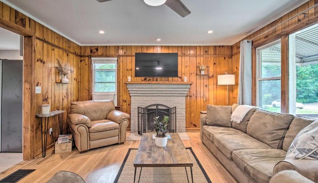 Cozy Arden Cottage, 2 Mi to Lake Julian Park!
