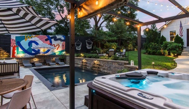 Cozy Bungalow - Pool & Hot Tub 7 min to Broadway