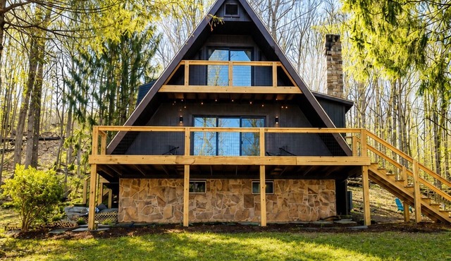 Cozy Cabin Retreat - Relax & Unwind in Wytheville