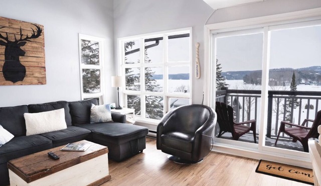 Cozy Chalet overlooking the lake