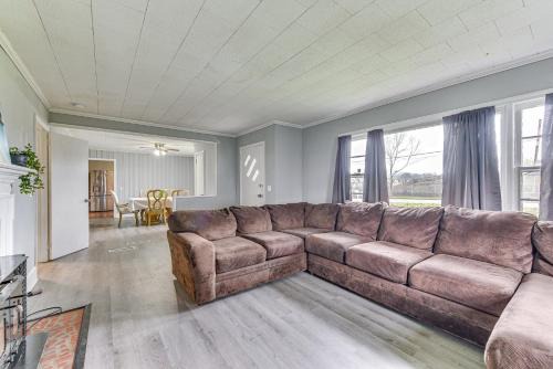Cozy Charlotte Home w/Fire Pit ~ 6 Mi to Uptown!