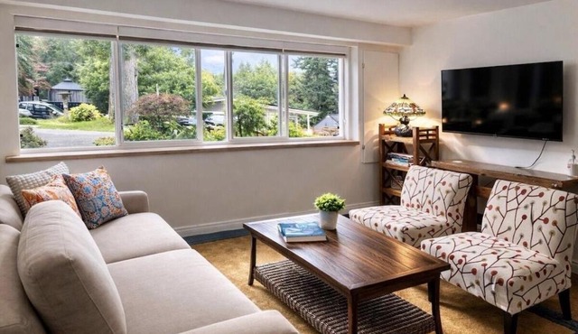 Cozy Coastal Retreat Close to Beach Park