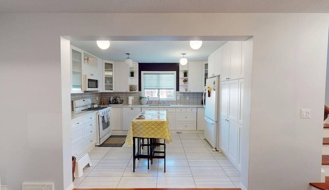 Cozy&comfy family size house. Beautiful location, near COP. Pet friendly &Clean.