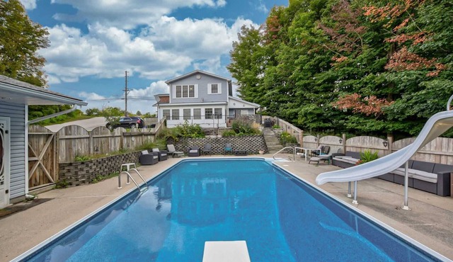 Cozy Cottage Retreat with HotTub, Heated Pool, Firepit, Ping Pong & Pool table