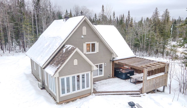 Cozy cottage with jacuzzi and access to lake