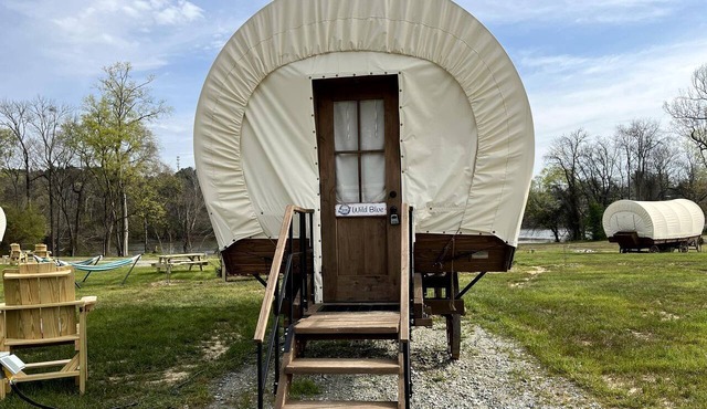 Cozy Covered Wagon for Four on Cape Fear River, Lillington, for Glamping in North Carolina