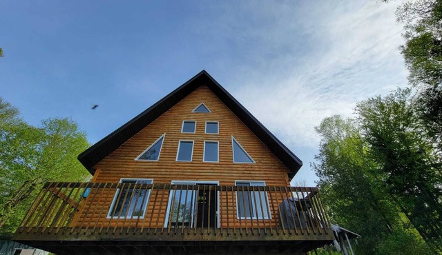 Cozy Eco Cabin on Lake