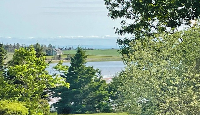 Cozy loft apartment at ocean and river with water access. Pet friendly!