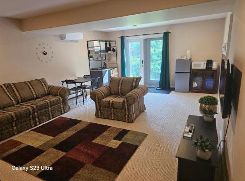 Cozy, Private Basement Suite