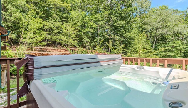 Cozy Retreat with a Hot Tub!