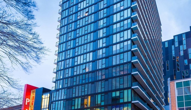 Cozy Skyline Entire Condo in Downtown - Across from Bell MTS Centre