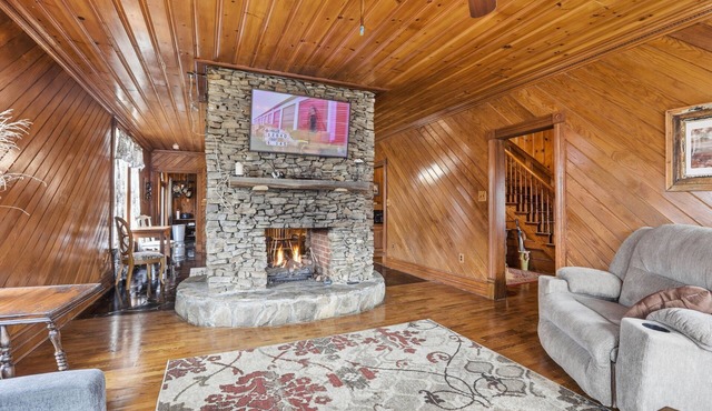 Cozy & Spacious 4BR Home | Sleeps 10 to 14