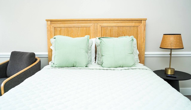 Cozy Studio Apartment with Free Wine in Lovely Charlotte