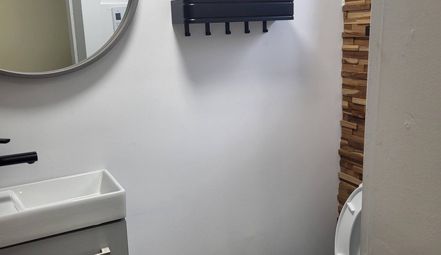 Cozy studio appartement in New Rosemont neighborhood near public transit.