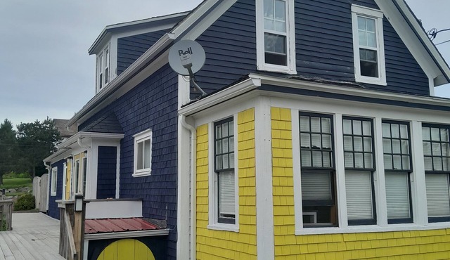 Cozy upper apartment across from the Bay of Fundy.