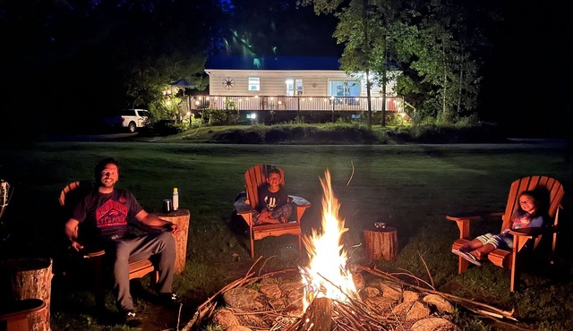Cozy Waterfront Family Cottage - Arden on the Lake (Pet Friendly!)