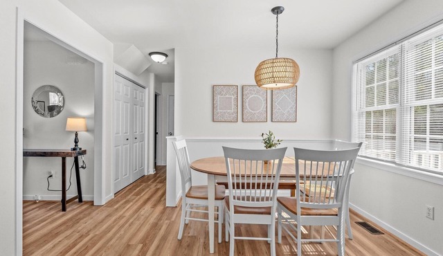 Creekside Cottage in Midlothian, Pet Friendly: 4 bedroom, 2 baths - 5 total beds