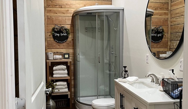 Creekside Modern Cabin Forest Escape in Ellijay