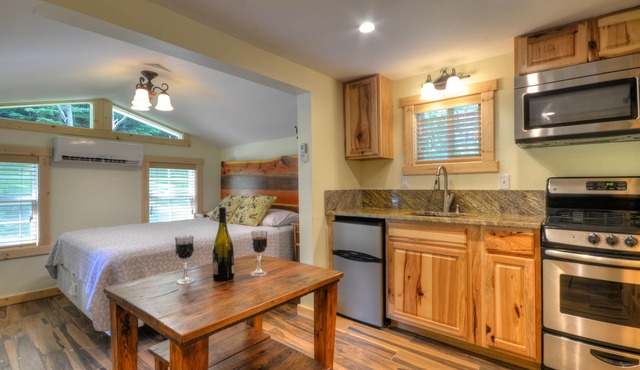Creekside Tiny Cabin w/Hot Tub, Firepit, Pet Friendly, Near NOC, Tsali & Dragon